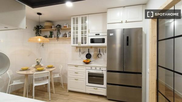 Piso en alquiler de 5 habitaciones en Milagrosa-Arrosadia, Pamplona