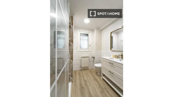 Piso en alquiler de 5 habitaciones en Milagrosa-Arrosadia, Pamplona