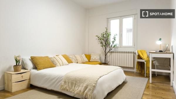 Piso en alquiler de 5 habitaciones en Milagrosa-Arrosadia, Pamplona