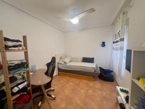 Piso en calle Miguel Hernández, 67