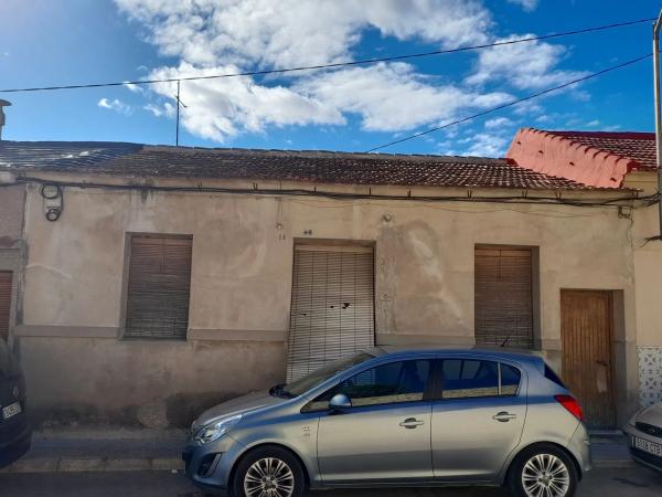 Chalet adosado en calle Vega Baja, 11