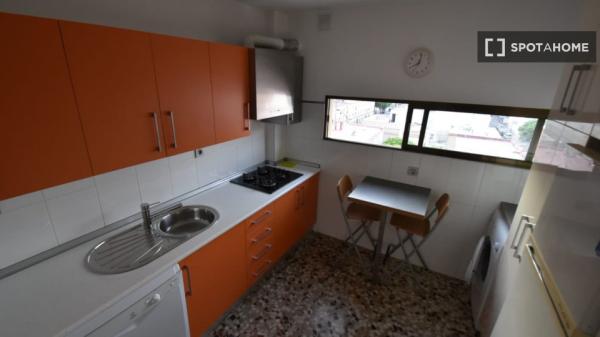 Chambre dans un appartement partagé à Almería