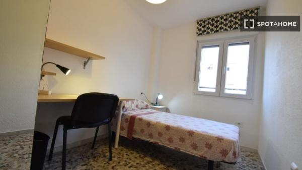 Chambre dans un appartement partagé à Almería