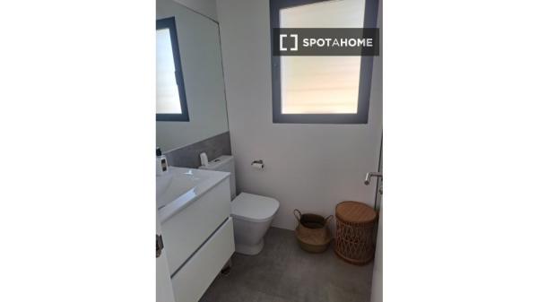 Piso de 2 dormitorios en El Campello, Alicante.