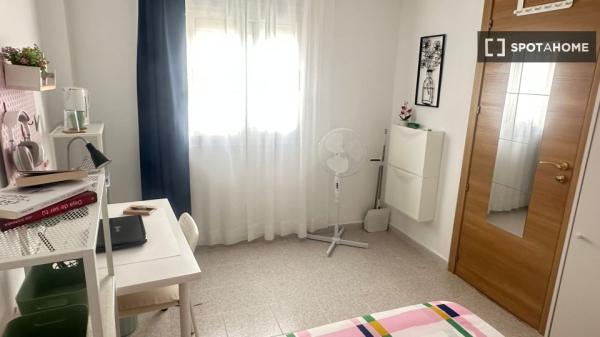 Habitación en piso compartido en alquiler en Alicante