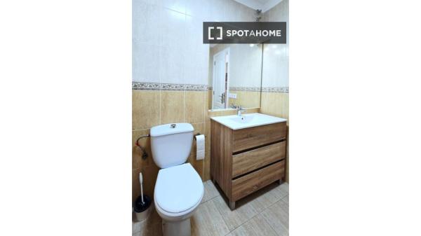 Apartamento de 2 dormitorios en alquiler en Arona