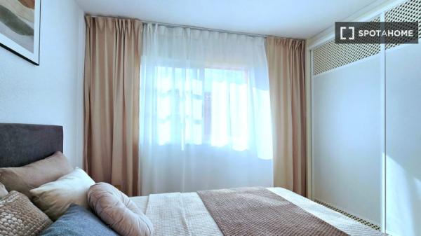 Apartamento de 2 dormitorios en alquiler en Arona