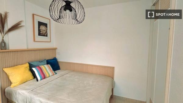 Apartamento de 2 dormitorios en alquiler en Arona