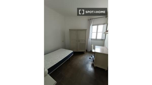 Chambre dans un appartement partagé à Jaén