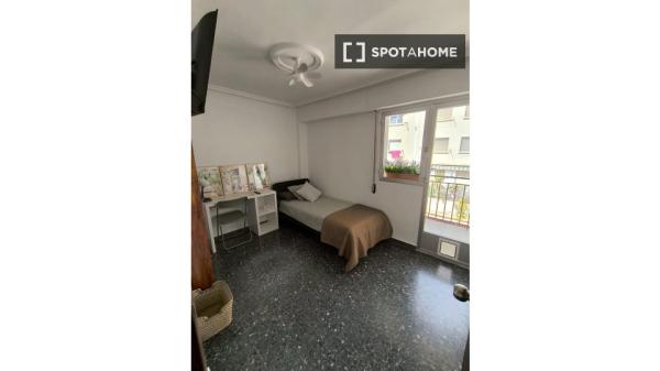 Pokój w mieszkaniu współdzielonym w Alcoi