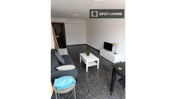 Room in shared apartment in Alcoi