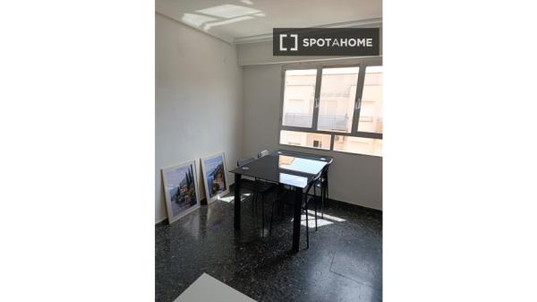 Room in shared apartment in Alcoi