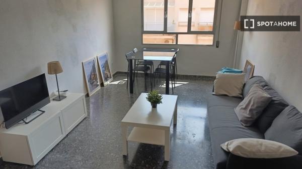 Room in shared apartment in Alcoi