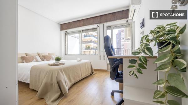 Pokój we wspólnym mieszkaniu w València