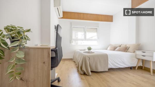 Pokój we wspólnym mieszkaniu w València