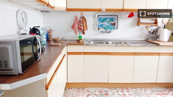 Habitación en piso compartido en Almería