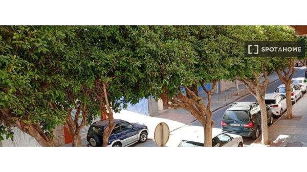 Habitación en piso compartido en Almería
