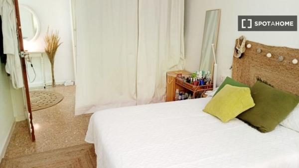 Habitación en piso compartido en Almería