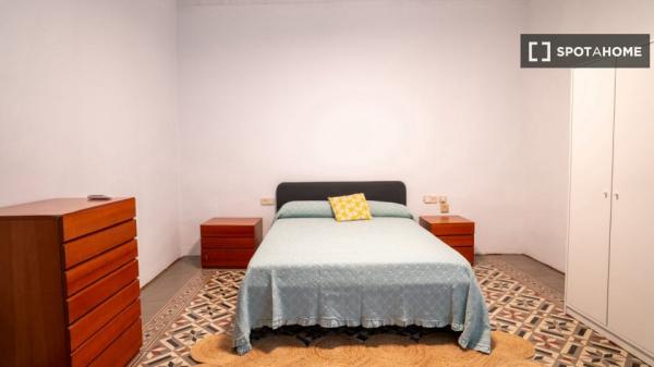 Pokój we wspólnym mieszkaniu w València