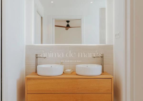 Ànima de Marès by Fornells Bay