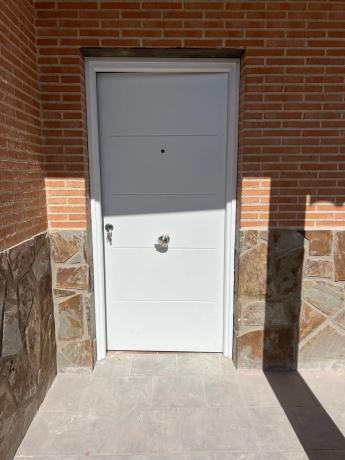 Calle Tilos, Rielves