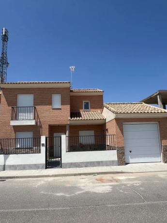 Calle Tilos, Rielves