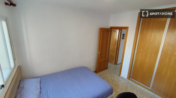 Se alquila habitación compartida en Miraflores de los Ángeles, Málaga.