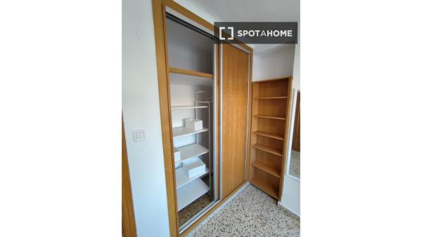 Se alquila habitación compartida en Miraflores de los Ángeles, Málaga.