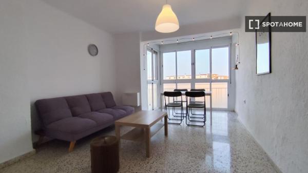 Se alquila habitación compartida en Miraflores de los Ángeles, Málaga.