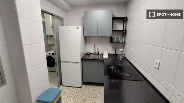 Se alquila habitación compartida en Miraflores de los Ángeles, Málaga.