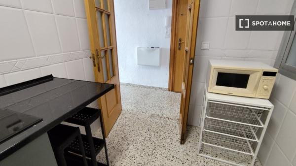 Se alquila habitación compartida en Miraflores de los Ángeles, Málaga.