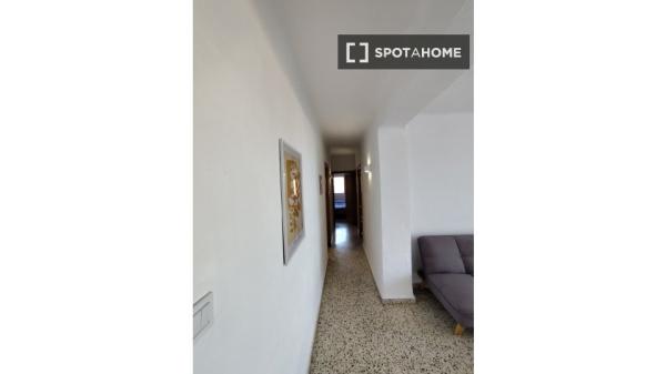 Se alquila habitación compartida en Miraflores de los Ángeles, Málaga.