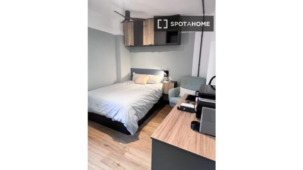 Chambre dans une colocation à San Matías-Realejo, Grenade