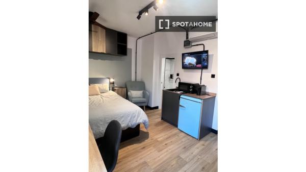 Chambre dans une colocation à San Matías-Realejo, Grenade