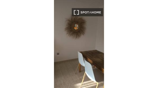 Piso de 2 dormitorios en alquiler en Almería