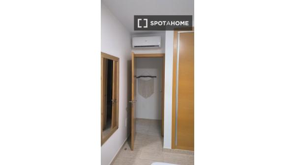 Piso de 2 dormitorios en alquiler en Almería