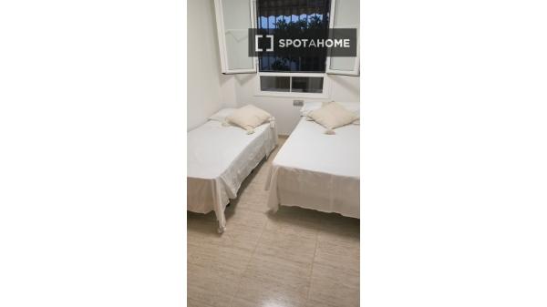 Piso de 2 dormitorios en alquiler en Almería