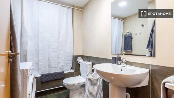 Apartamento de 3 dormitorios en alquiler en Patraix, Valencia