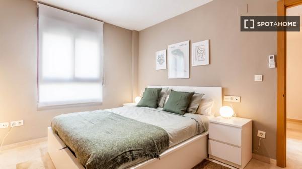 Apartamento de 3 dormitorios en alquiler en Patraix, Valencia