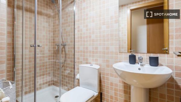 Apartamento de 3 dormitorios en alquiler en Patraix, Valencia