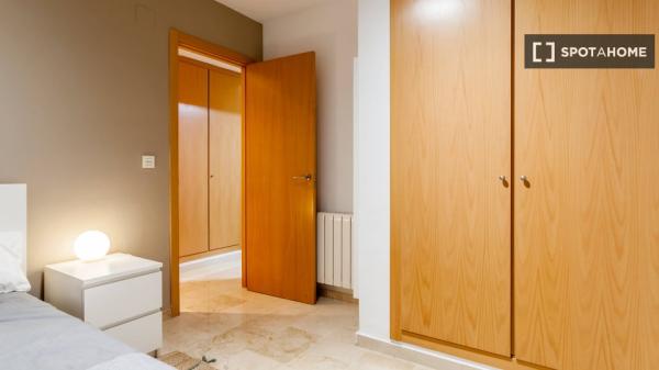 Apartamento de 3 dormitorios en alquiler en Patraix, Valencia