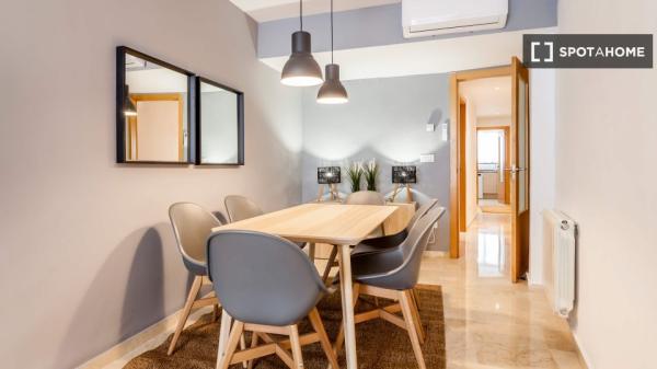 Apartamento de 3 dormitorios en alquiler en Patraix, Valencia