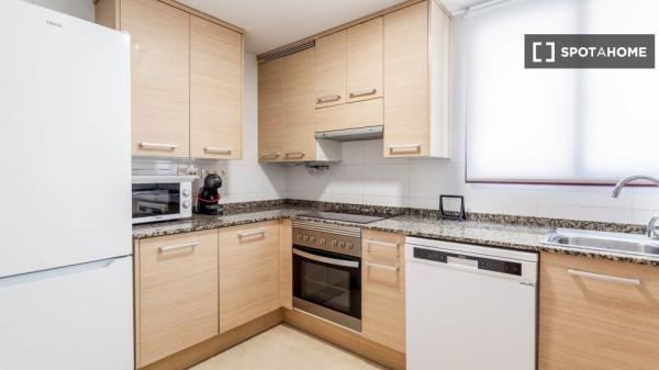 Apartamento de 3 dormitorios en alquiler en Patraix, Valencia