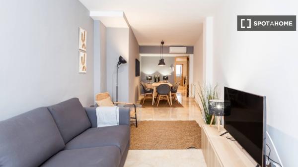 Apartamento de 3 dormitorios en alquiler en Patraix, Valencia