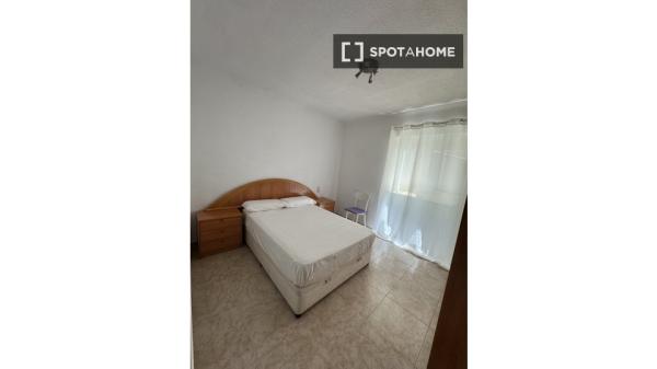 Piso de 2 dormitorios en alquiler en Alicante