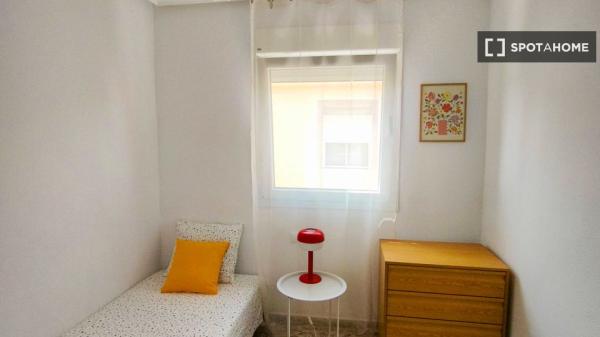 Piso de 3 dormitorios en alquiler en Santa Pola, Alicante