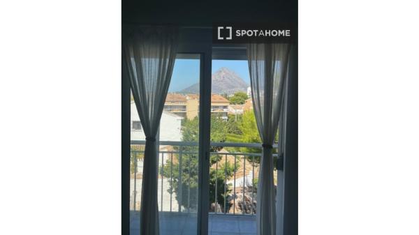 Apartamento de 3 dormitorios en alquiler en Jávea, Alicante