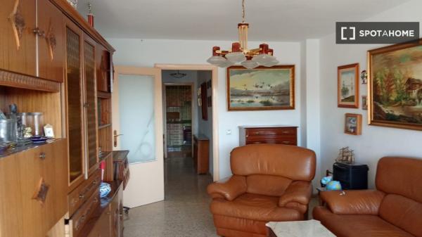 Chambre à louer à Jardín de La Abadía, Málaga