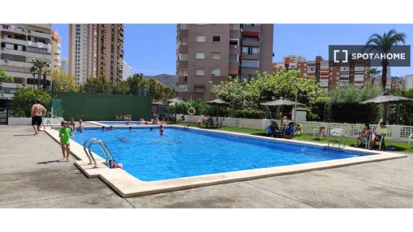 Apartamento de 2 dormitorios en alquiler en Benidorm