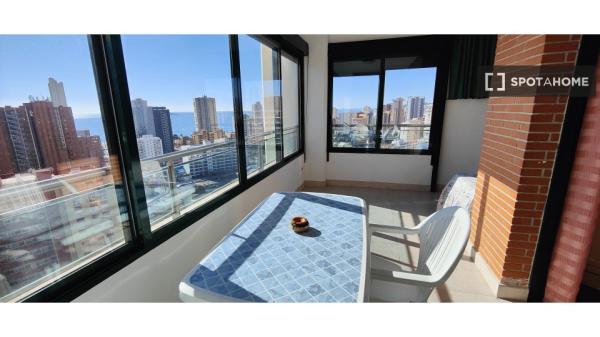 Apartamento de 2 dormitorios en alquiler en Benidorm